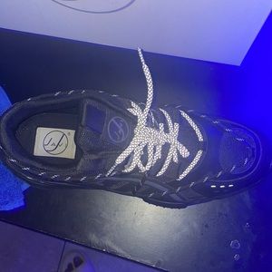 Shoes for people with motion